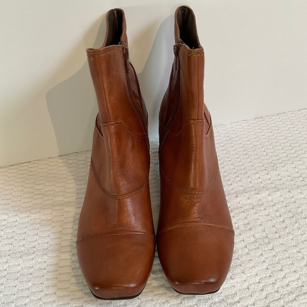 Luca Ferri Women’s Brown Leather Heel Boot Size 41 NWOT - Picture 3 of 16